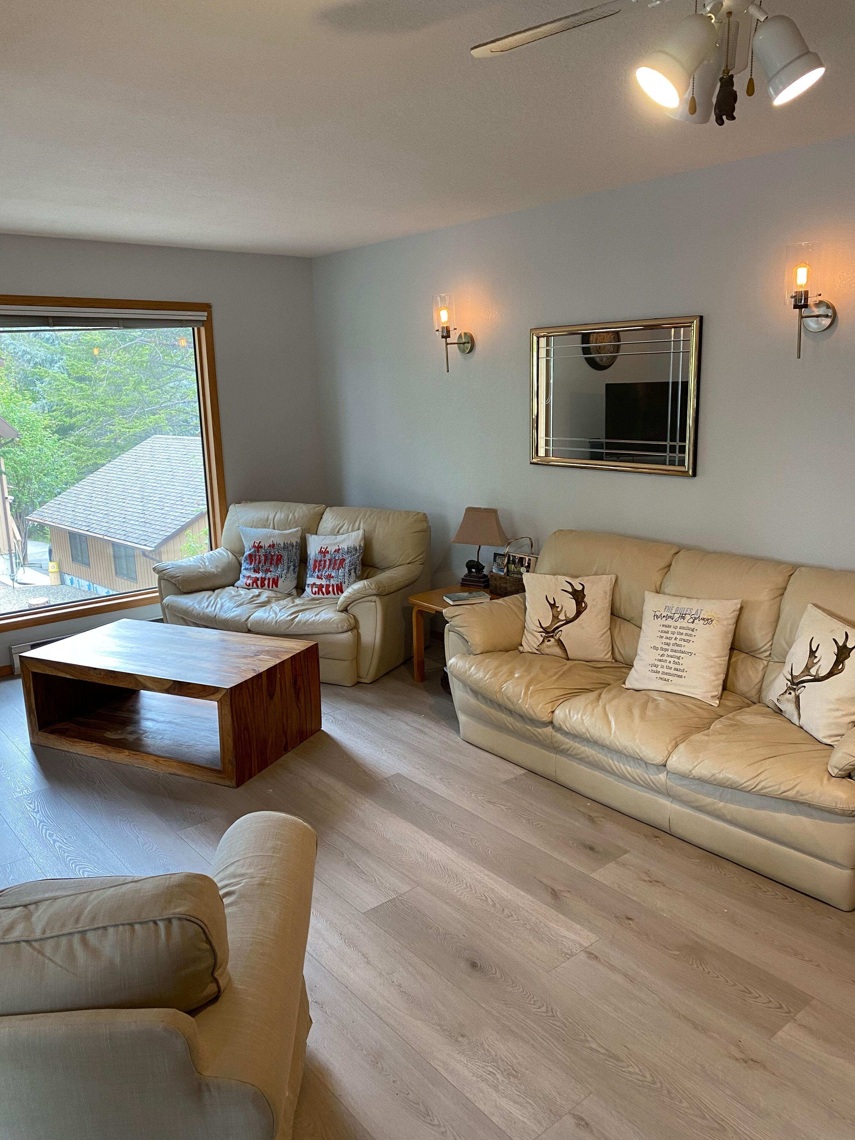 Perfect Cabin for families, couples & dogs, minutes from a soak in Hot Springs