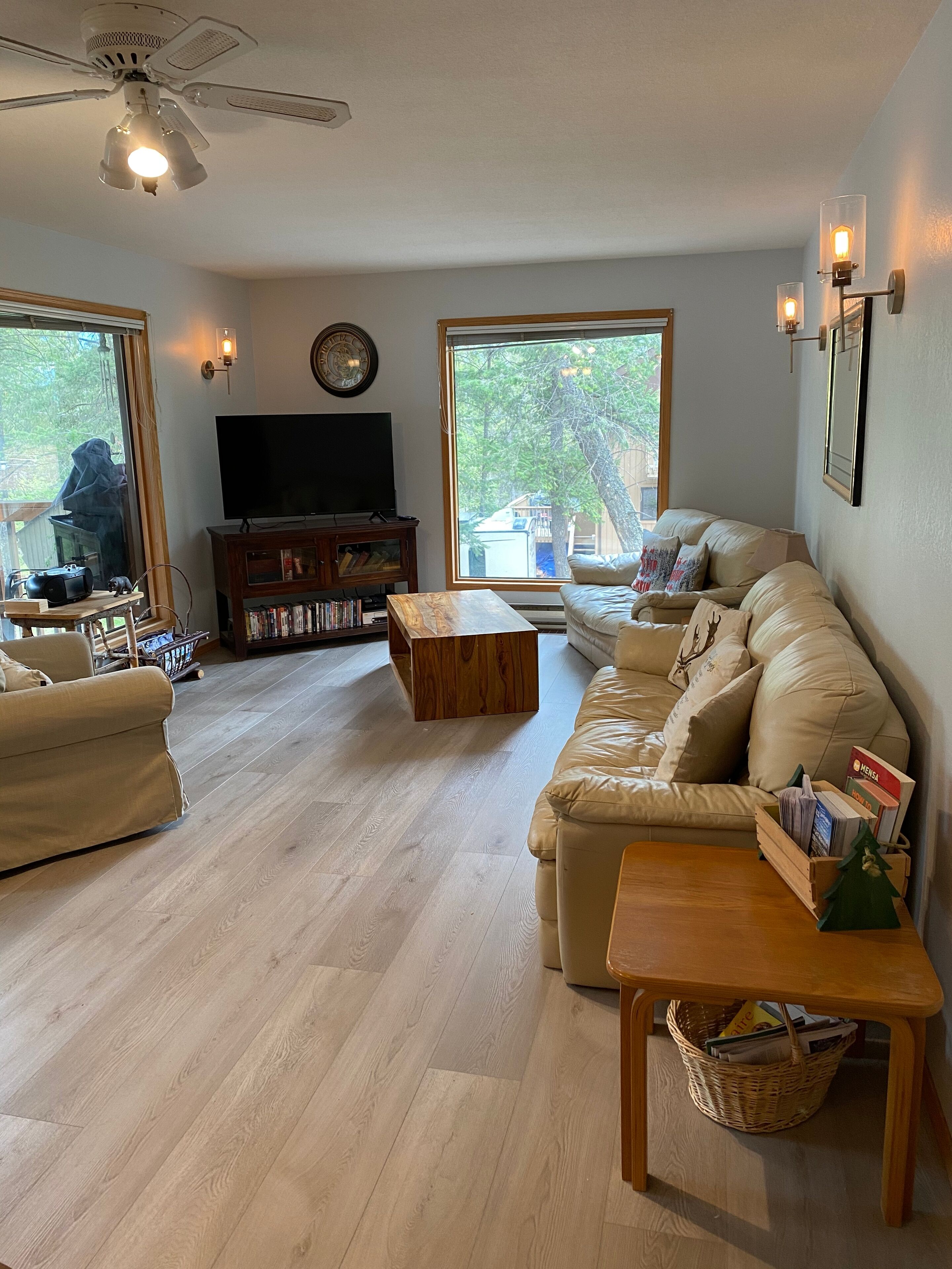 Perfect Cabin for families, couples & dogs, minutes from a soak in Hot Springs