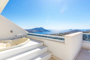 Villa, 4 chambres, piscine privée | Vue de la chambre