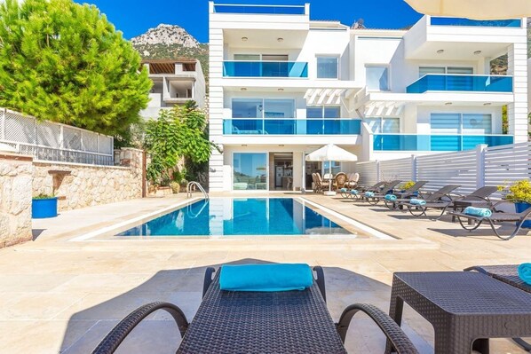 Villa, 4 chambres, piscine privée | Terrasse/Patio