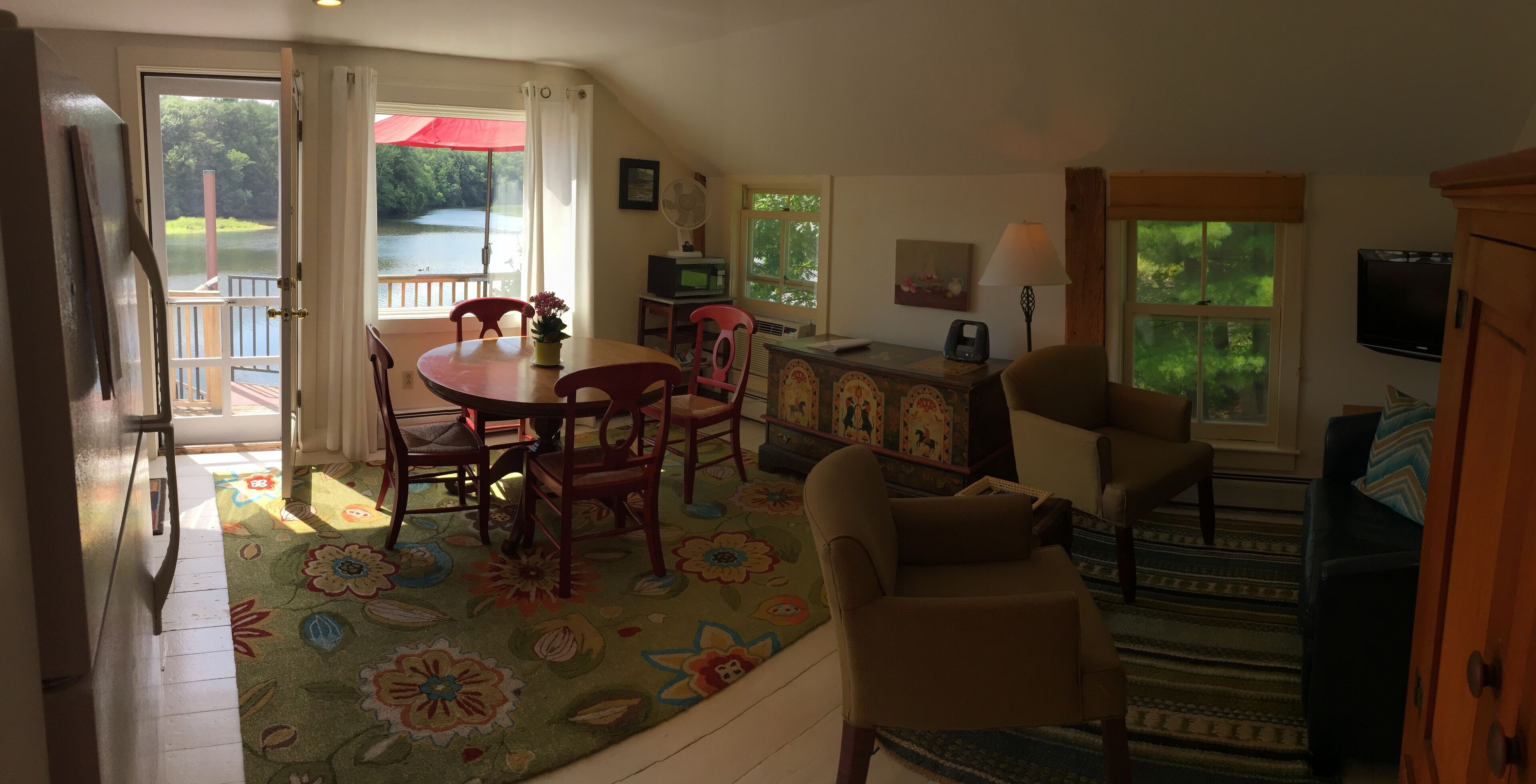 2 bedroom Riverhouse in the Heart of the Berkshires