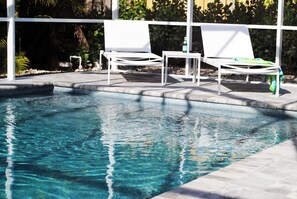 A heated pool - Beach Pearl - Pool House (Naples)