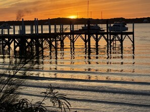 A pier extending into calm water with a sunset in the background. - Ocean Views, Sea Breezes and Pool -Family Friendly 3BR/2BA- CATCH A WAVE BAHAMAS (Hope Town)