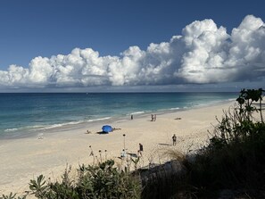 Beach nearby - Ocean Views, Sea Breezes and Pool -Family Friendly 3BR/2BA- CATCH A WAVE BAHAMAS (Hope Town)