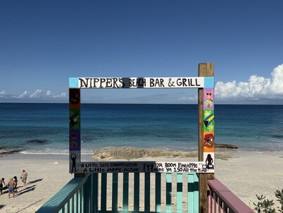 CAPTURA UNA ONDA BAHAMAS: BAÑO 3BR / 2, PISCINA, VISTAS PANORÁMICAS AL AGUA Y CARRO DE GOLF *