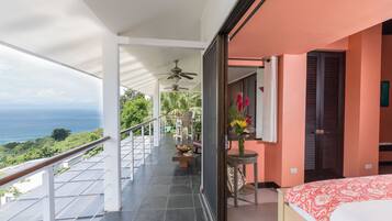 5 Schlafzimmer, Zimmersafe, Schreibtisch, Bügeleisen/Bügelbrett