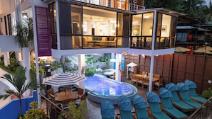 A modern hotel with a rooftop pool, lounge chairs, and a dining area. - Villa Tortuga: Ocean Views Chef Included, Daily Housekeeping & Concierge Service (Quepos)