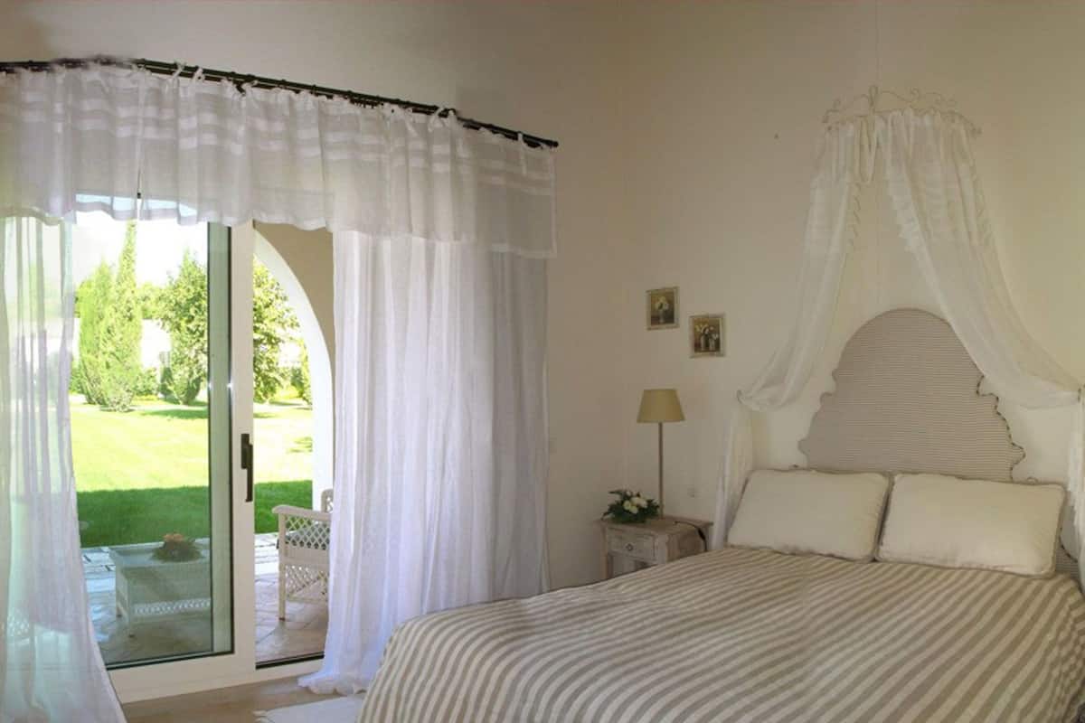 Double Room, Garden View | Minibar, desk, soundproofing, cribs (free)