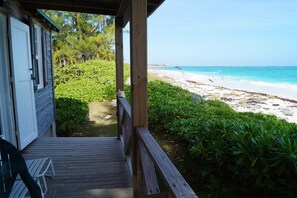 Property grounds - Romantic Cottage directly on private Double Bay Beach, Bahamas, "Senza Nome" (Double Bay)