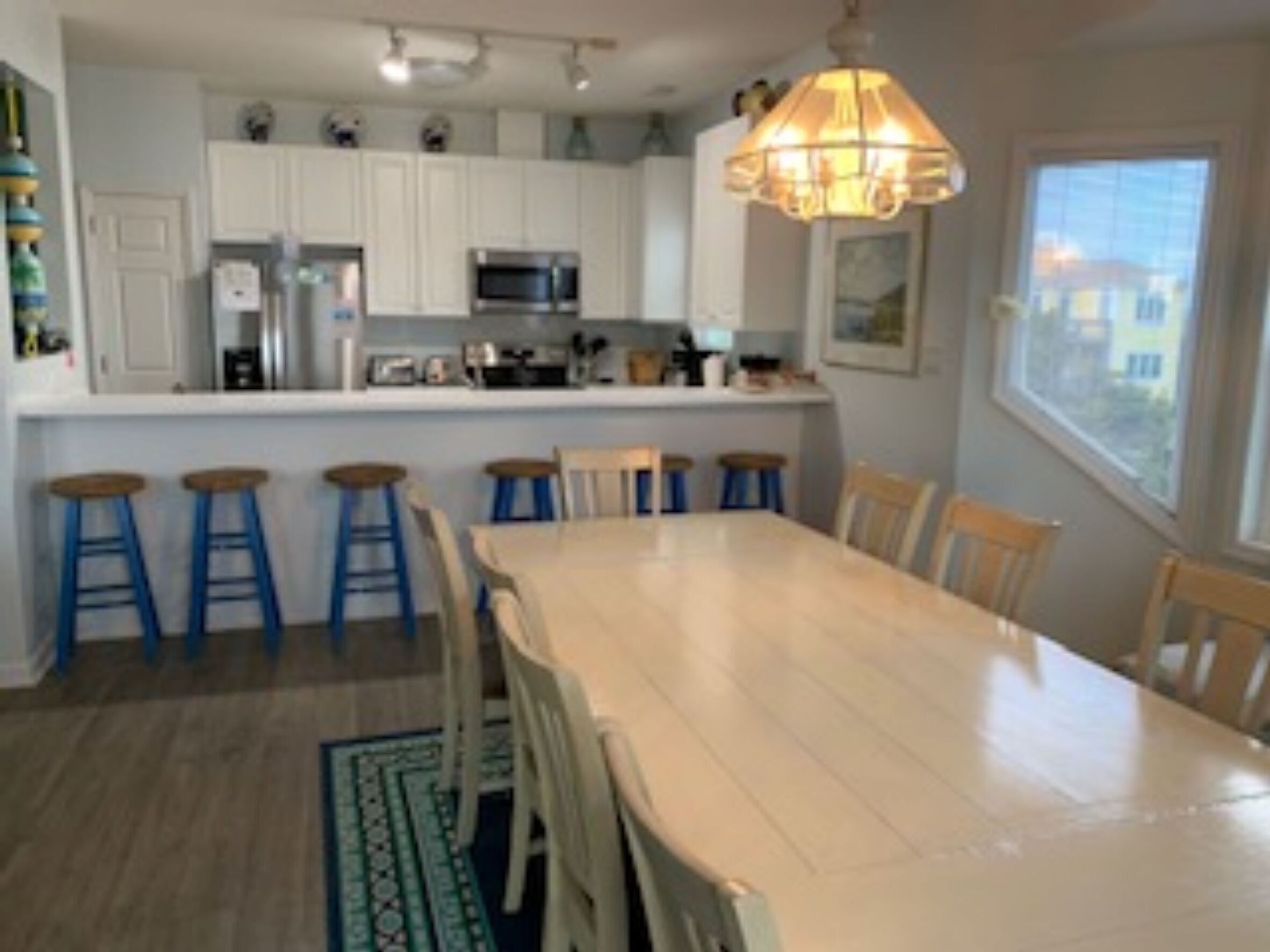 Great Ocean Views, Easy Beach Access, 2nd row Location, Outdoor Shower!