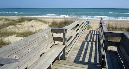 Almost Ocean Front, 2nd Row, Great Ocean Views, Easy Beach Access, Quiet Street