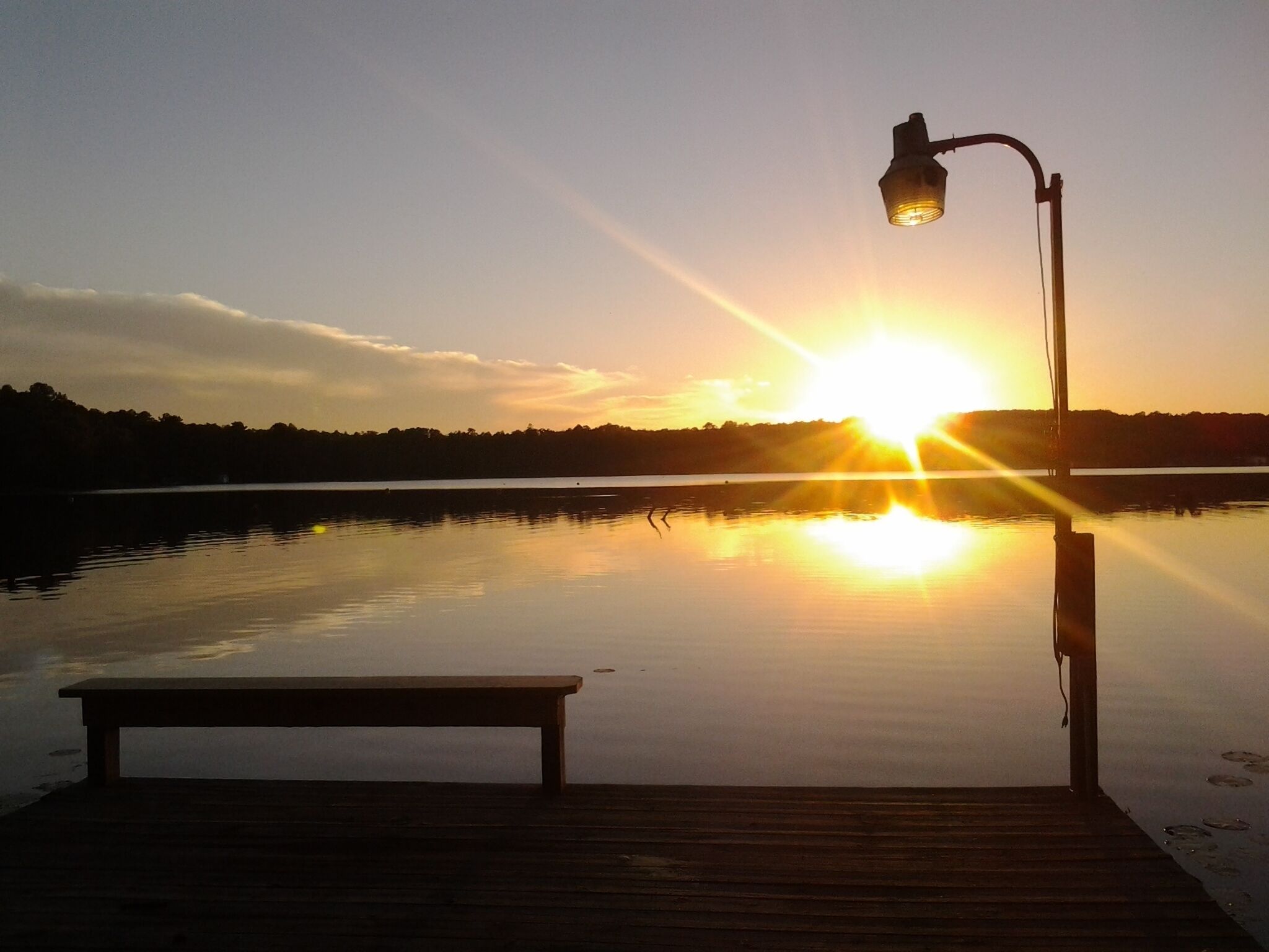 Cozy Lakefront Family Friendly Home With Large Covered Porch And Private Dock.