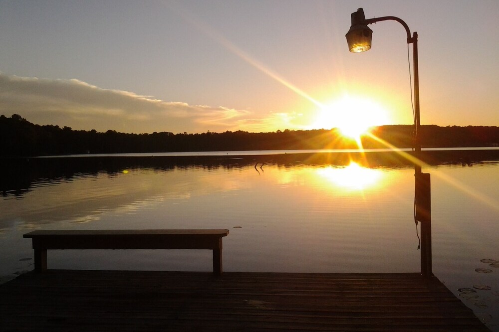 Cozy Lakefront Family Friendly Home With Large Covered Porch And Private Dock.