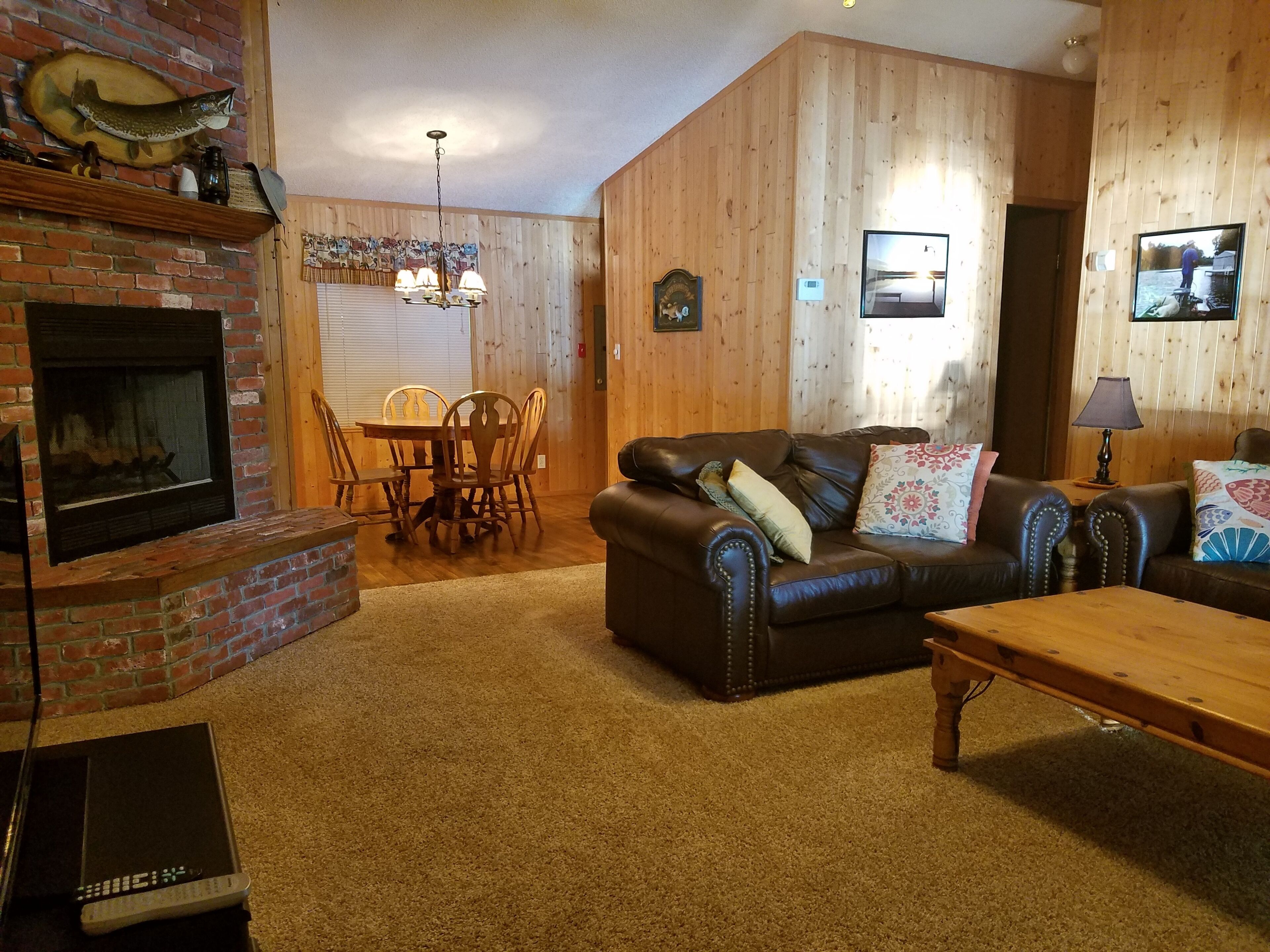 Cozy Lakefront Family Friendly Home With Large Covered Porch And Private Dock.