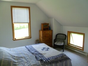 3 bedrooms, desk, free WiFi, bed sheets