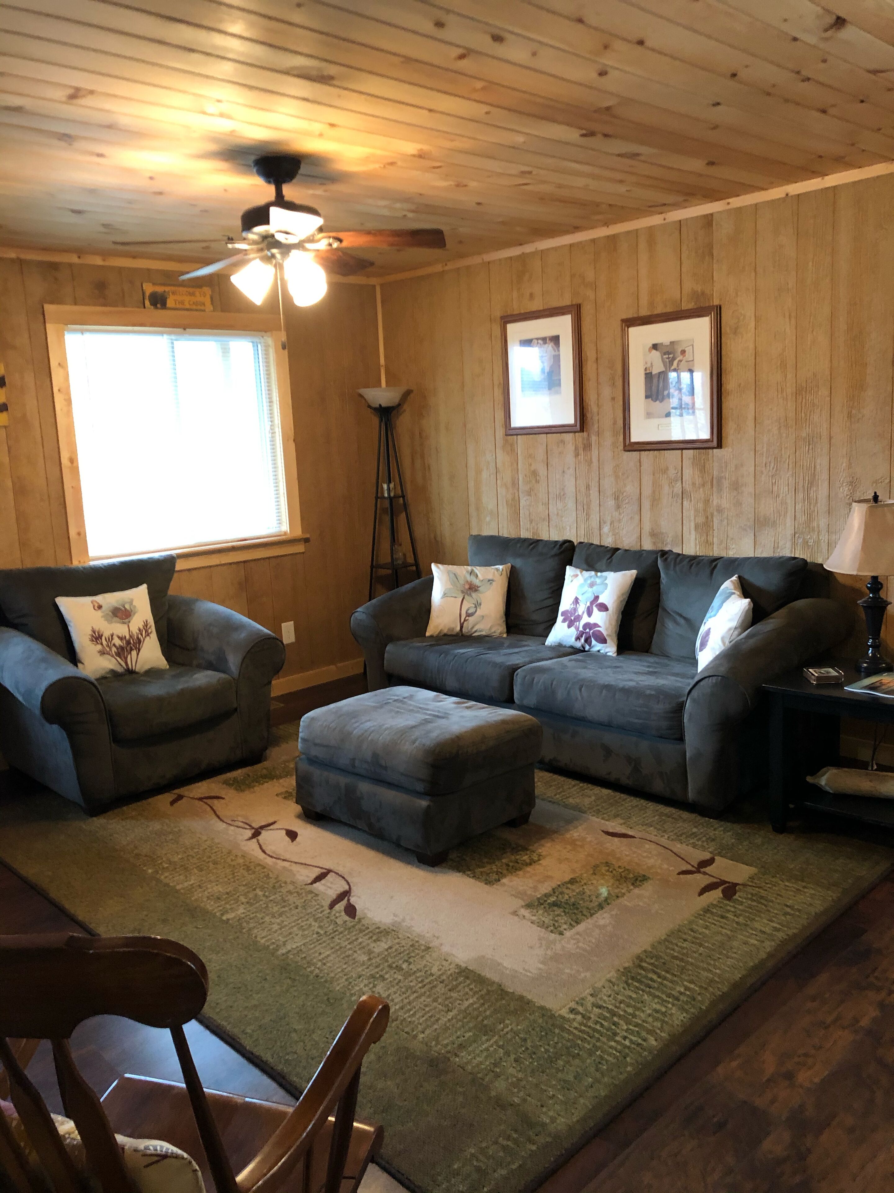 Cozy Cabin overlooking Private Lake