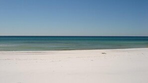 A beach with clear blue water and white sand. - High Pointe #431 - Gulf Views - 2 min walk to Rosemary (Rosemary Beach)