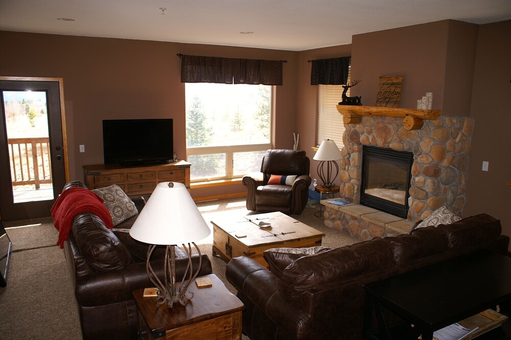 Mountain Getaway backing to National Forest open space!
