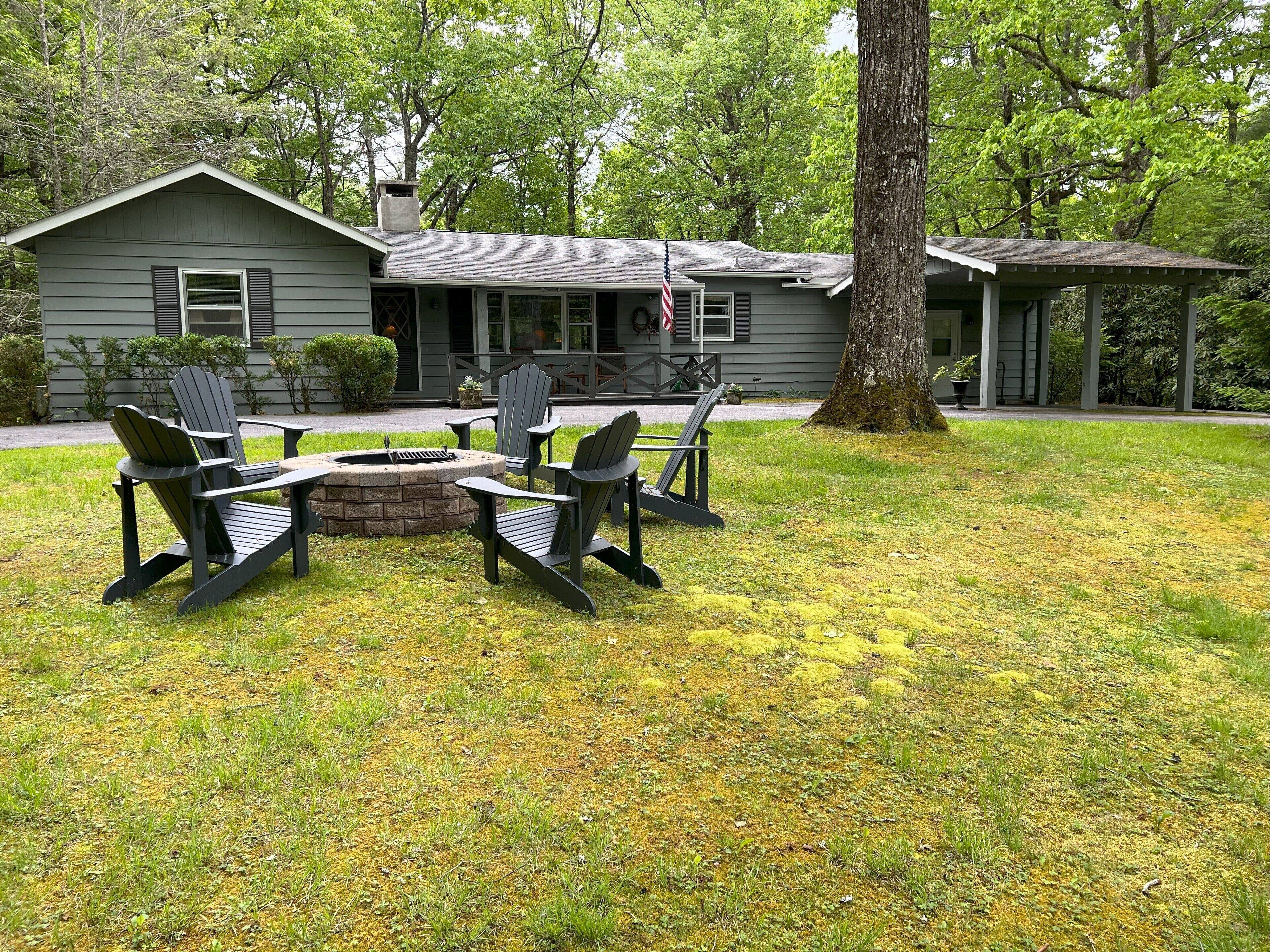 Tranquil Mirror Lake Paradise With Large Screened-in Porch!