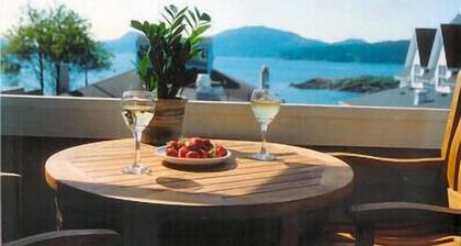 Wasserblick! Luxus-Suiten - zu Fuß zu Cafés, Geschäften, Kunstgalerien und Stränden.