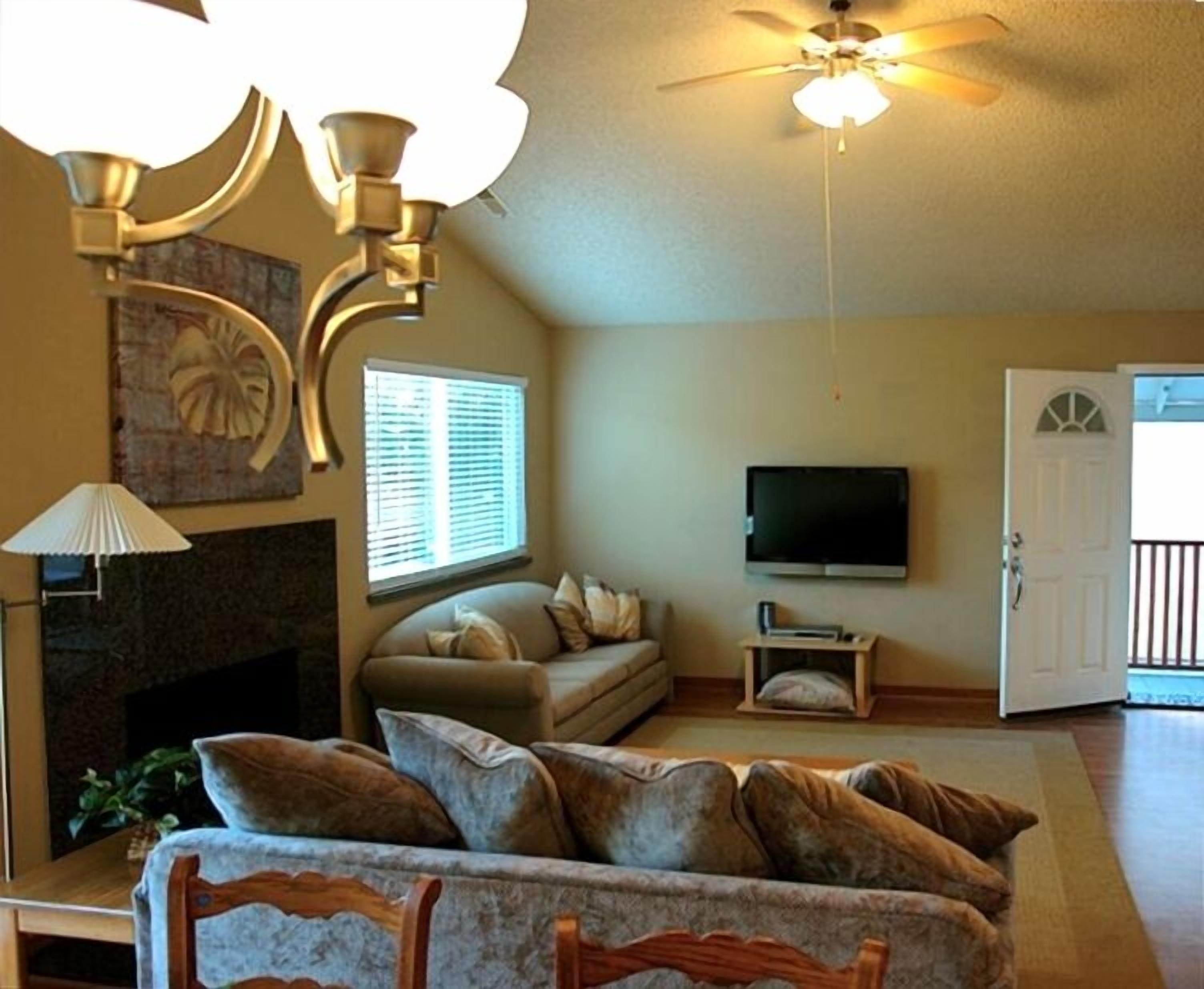 Clear Lake Vacation Home on the Water--Close to Wine-Tasting!