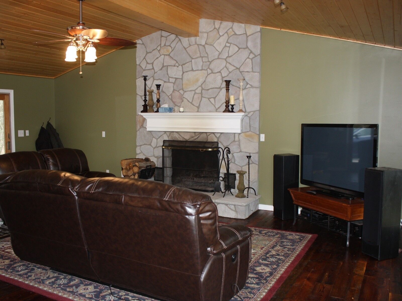 Luxury Renovation: Deep Water, Multilevel Dock, Spacious Deck