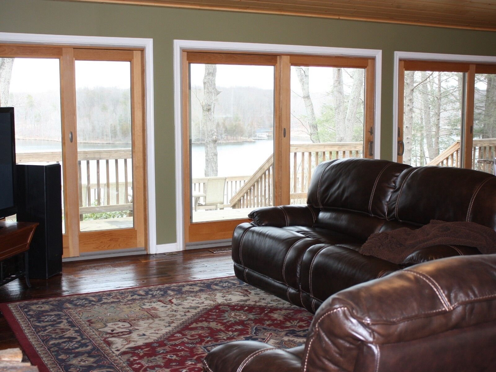 Luxury Renovation: Deep Water, Multilevel Dock, Spacious Deck