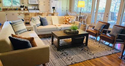 Starview Lodge: Quiet Mountain Home Bordering State Forest