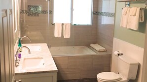 A bathroom with a bathtub, toilet, and sink. - Starview Lodge: Quiet Mountain Home Bordering State Forest (Cobb)