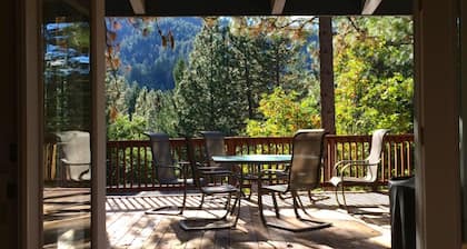 Starview Lodge: Quiet Mountain Home Bordeando Forestal del Estado