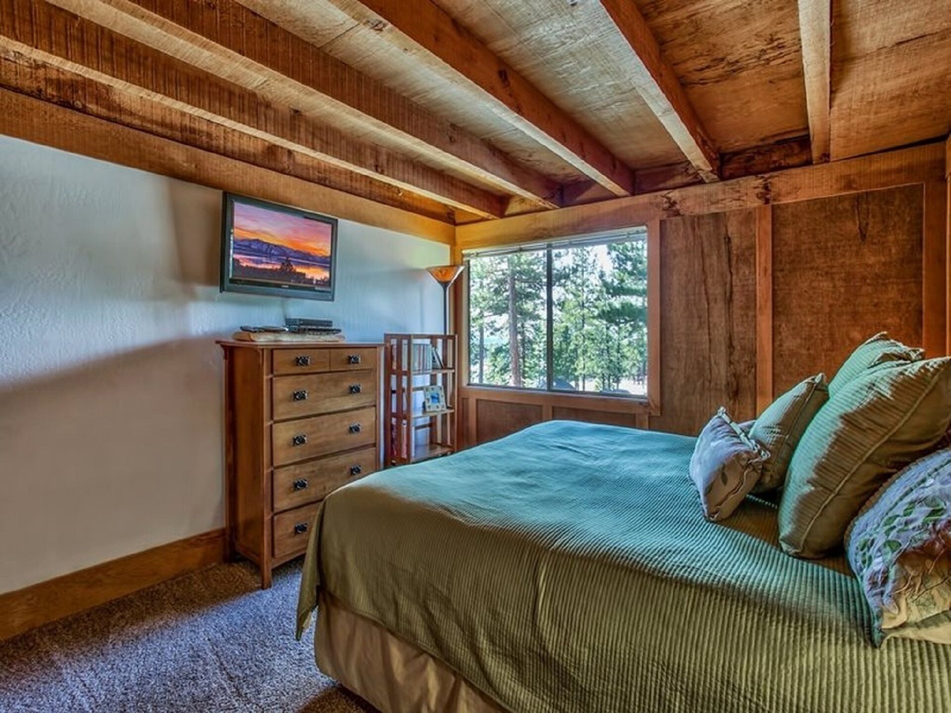 Winter in Tahoe, Family retreat, near ski,downtown,sledding, event center & Fun!