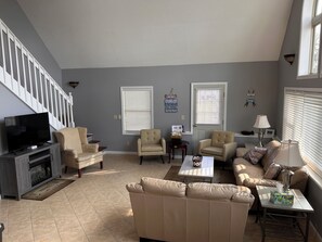 TV, video games, books - Sunset Vacation Rentals (Pulaski)