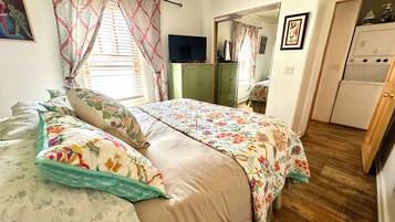 2 habitaciones, tabla de planchar con plancha, wifi y ropa de cama