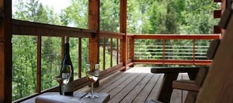Overlook Cabin: E. Bluff Drive, Lake View, Hot Tub, Firepit, Central-AC, Private