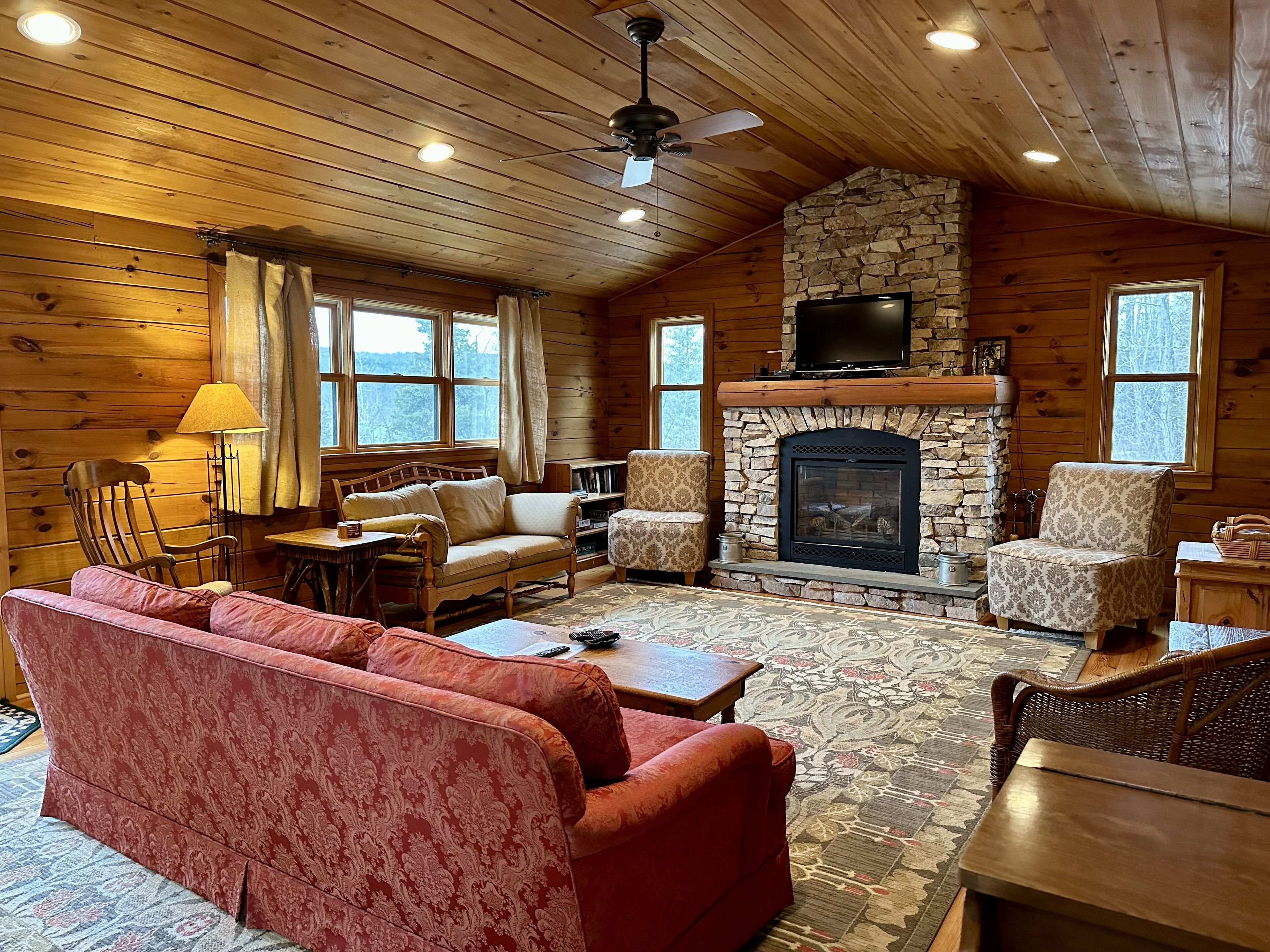 Overlook Cabin - Keuka Lake View -  Large Hot Tub, Central-Air, Private Setting