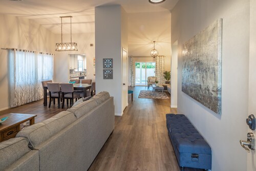 Relax and Enjoy, this lovely home,  conveniently located to the strip!