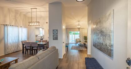 Relax and Enjoy, this lovely home, conveniently located to the strip!