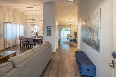 Relax and Enjoy, this lovely home,  conveniently located to the strip!