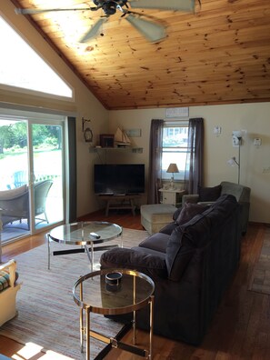 Smart TV, fireplace, DVD player