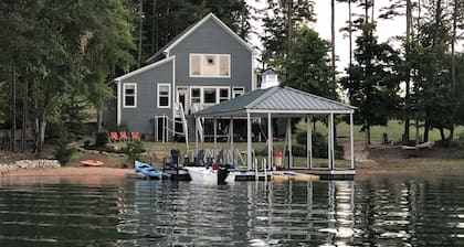 Lakefront Lake Keowee Home with flat lawn & private dock. 14 miles to Clemson!