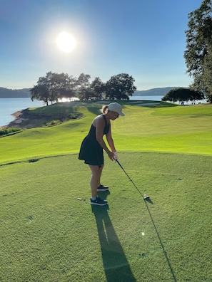 Golf - Lakefront Lake Keowee Home with flat lawn & private dock. 14 miles to Clemson! (Seneca)