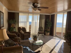 TV, DVD player - Penthouse Suite - Largest Private Deck in Complex (Pensacola)