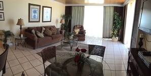 TV, DVD player - Penthouse Suite - Largest Private Deck in Complex (Pensacola)