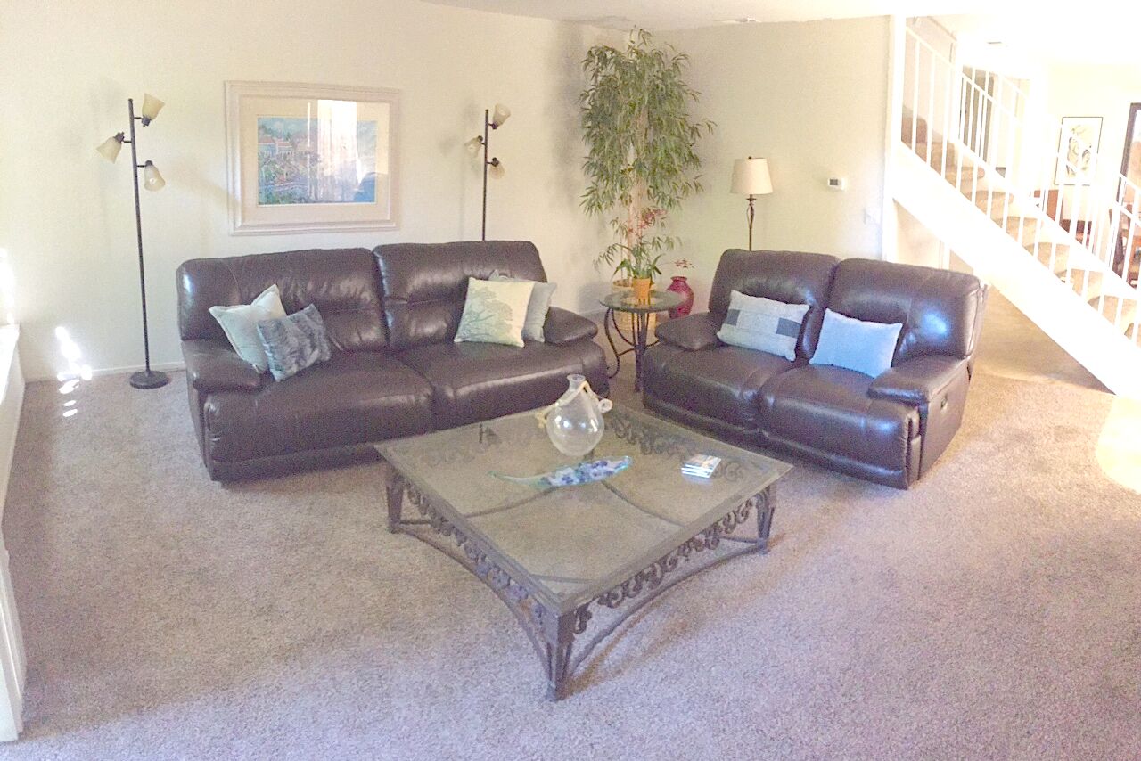 Huge townhome by the beach in Huntington Beach!