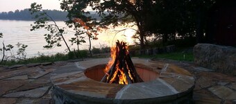 Perfect Beaver Lake Access! Firepit, Fishing/Swimming, Convenient to Rogers