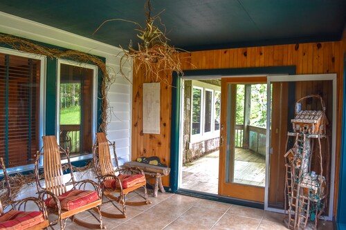 6 Bdrm 5 Bath Sleeps 14 Ski in and Ski out Slopeside! 