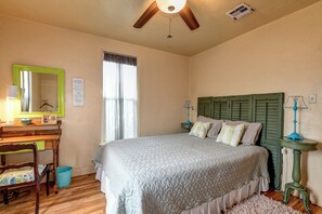 2 slaapkamers, een strijkplank/strijkijzer, gratis wifi, beddengoed