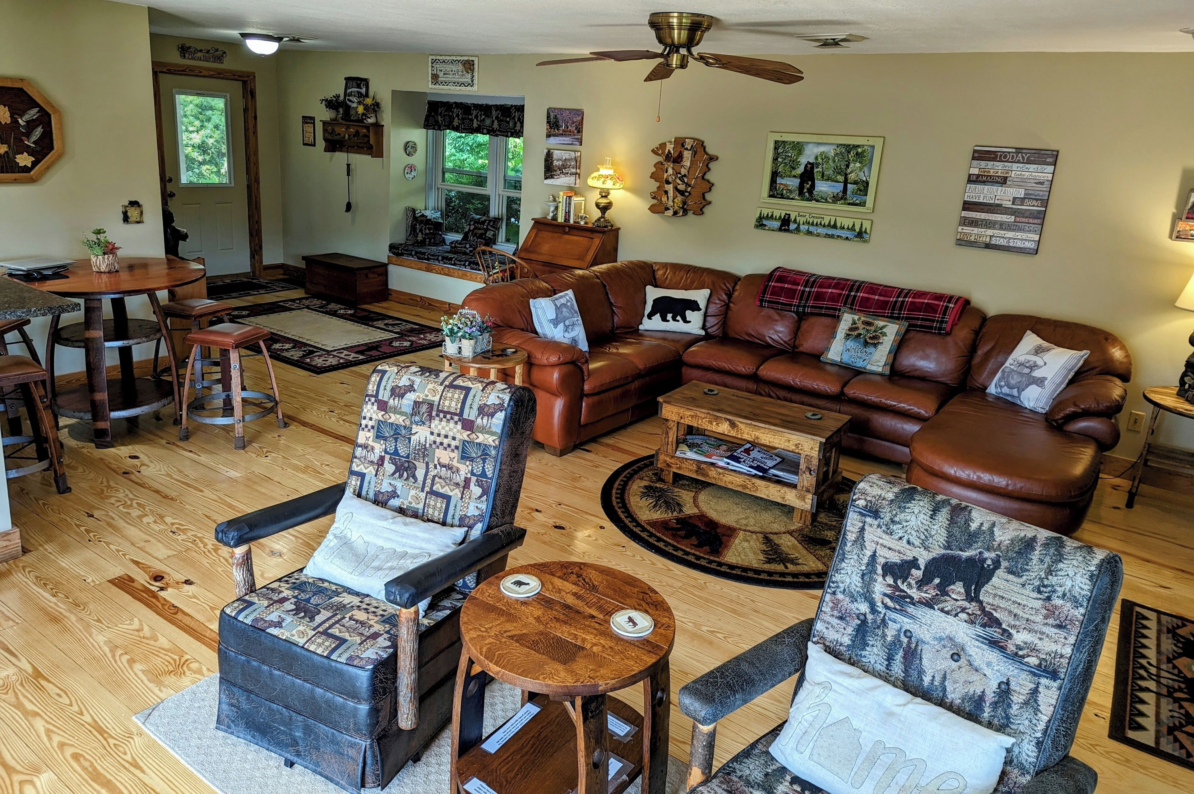 Spectacular Mountain and Golf Course Views. Perfect for Families and Foursomes!