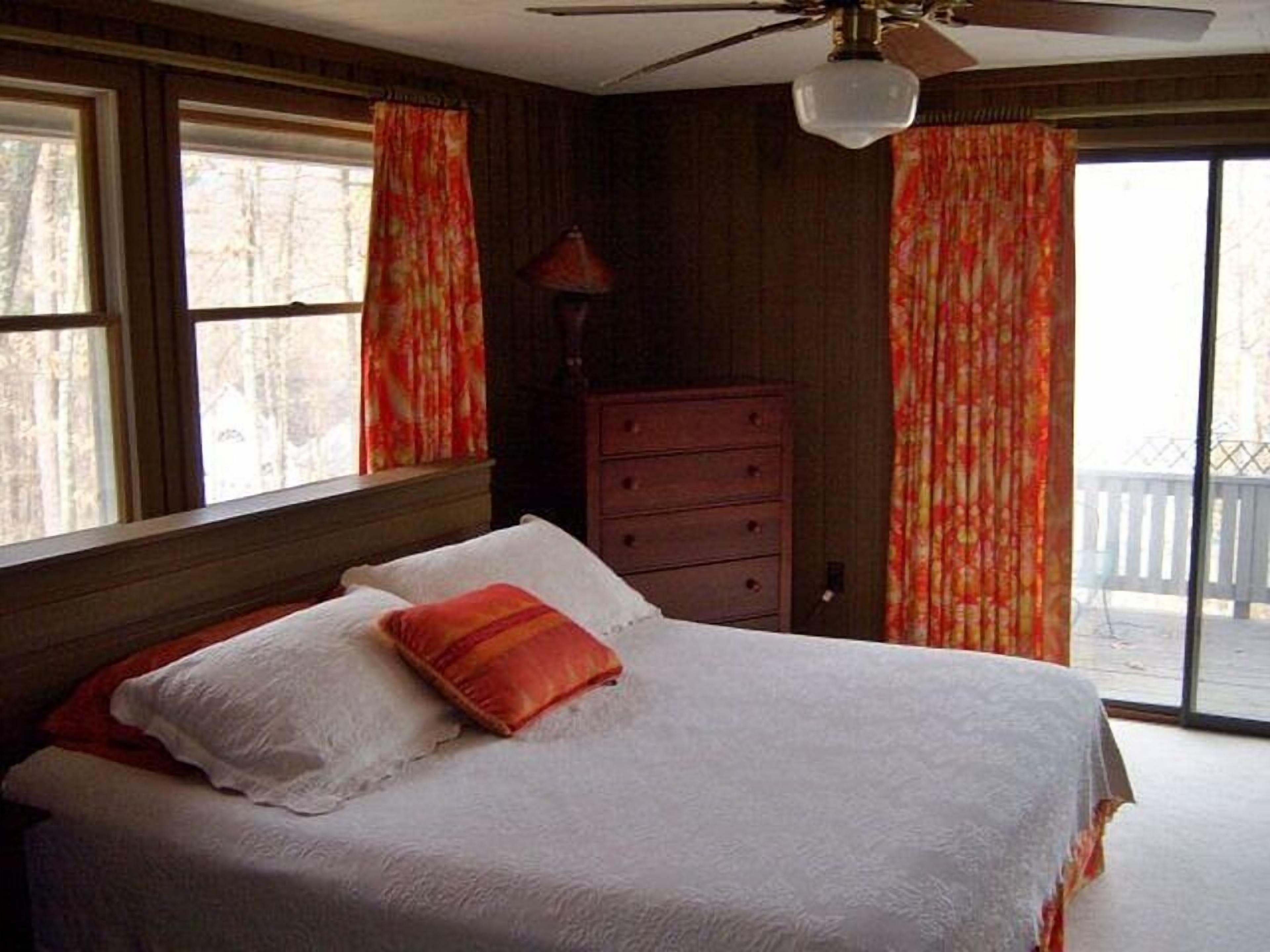 5 bedrooms, WiFi, bed sheets