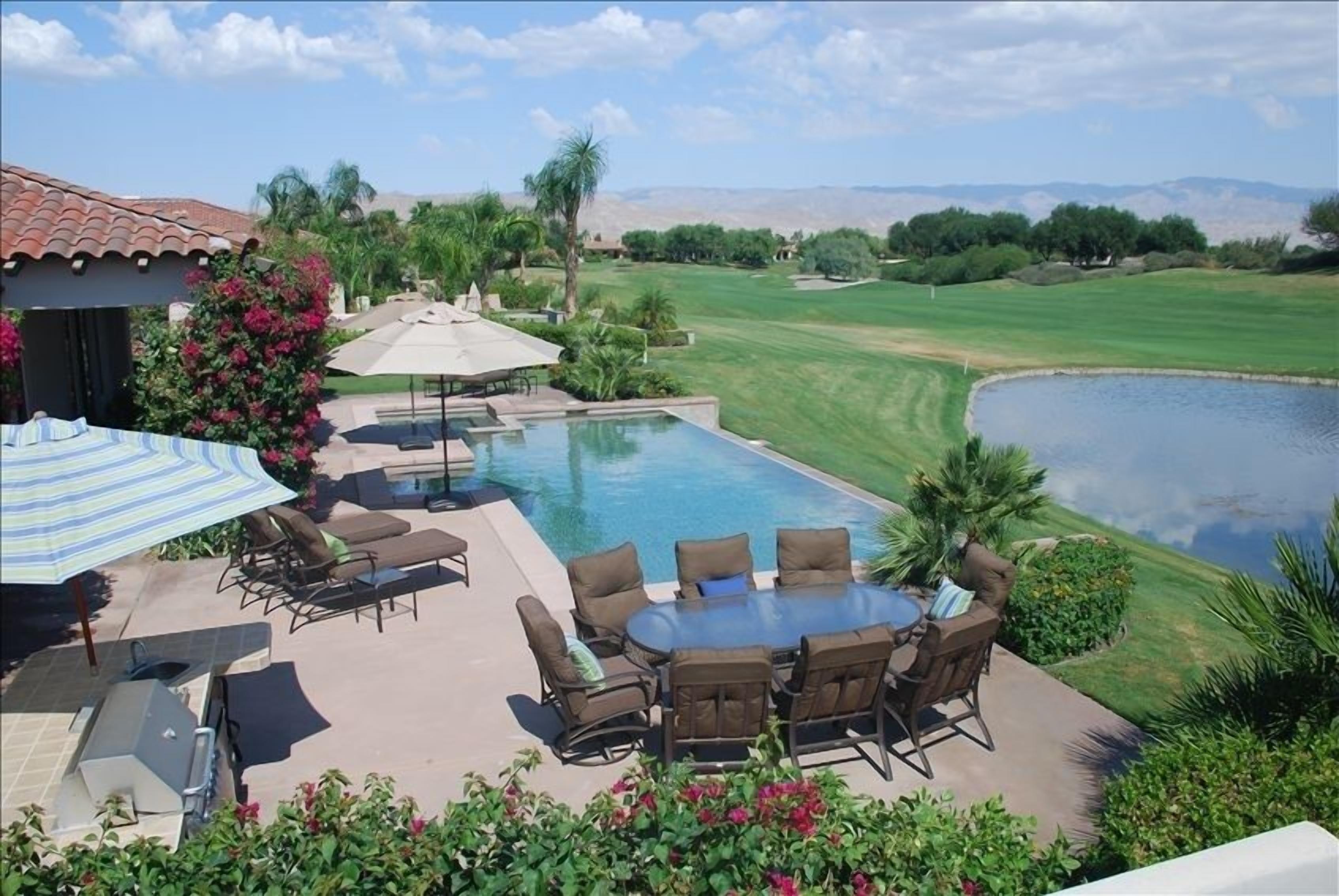 Unbelievable Home on Golf Course-Misson Hills at the Legacy (30-Day Min Stay)